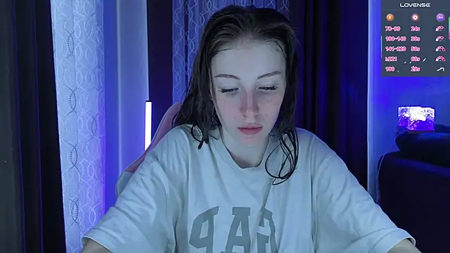 Snapshot of eskatmi chatting on August 6, 2:02 am eskatmi online show from August 6, 2:02 am