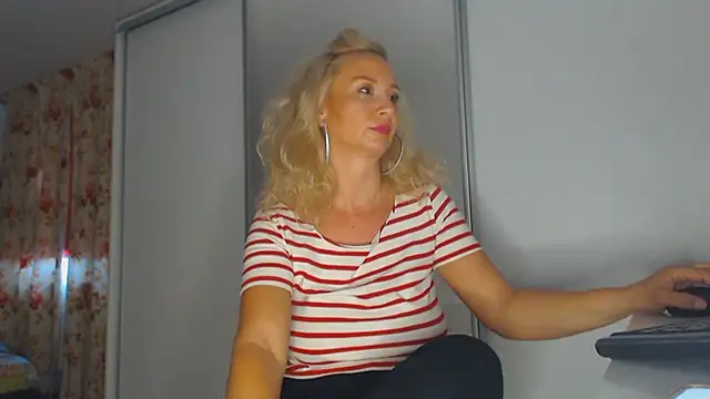 merlyn4 online show from September 19, 9:43 am