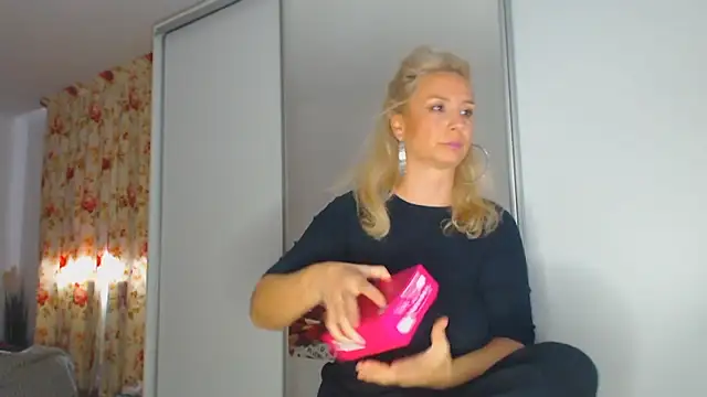 merlyn4 online show from October 14, 9:32 am