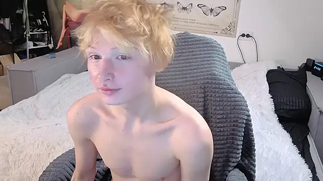 Snapshot of Your_avatar chatting on November 9, 7:01 pm Your avatar online show from November 9, 7:01 pm