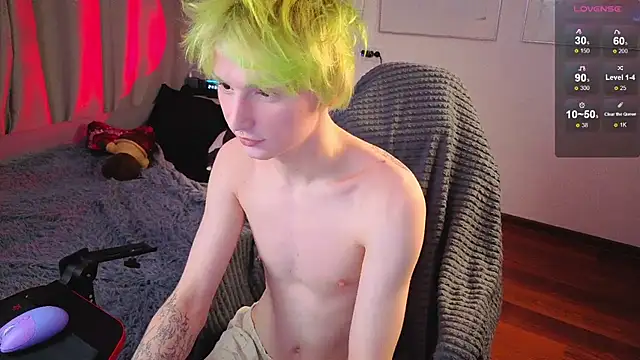 Snapshot of Your_avatar chatting on November 28, 6:32 pm Your avatar online show from November 28, 6:32 pm