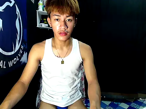 Snapshot of naughtyboyloy_0 chatting on October 16, 5:41 am naughtyboyloy 0 online show from October 16, 5:41 am