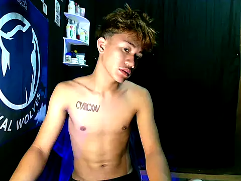 Snapshot of naughtyboyloy_0 chatting on October 22, 5:45 pm naughtyboyloy 0 online show from October 22, 5:45 pm