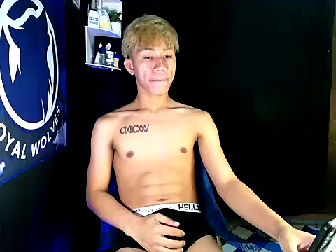 Snapshot of naughtyboyloy_0 chatting on November 23, 9:20 am naughtyboyloy 0 online show from November 23, 9:20 am