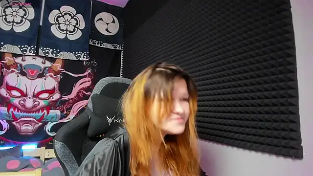 Snapshot of Nora_lovvvv chatting on October 25, 10:12 am Nora lovvvv online show from October 25, 10:12 am