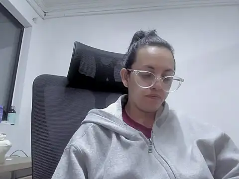 Snapshot of dalila_macherano1 chatting on October 10, 11:04 pm dalila macherano1 online show from October 10, 11:04 pm