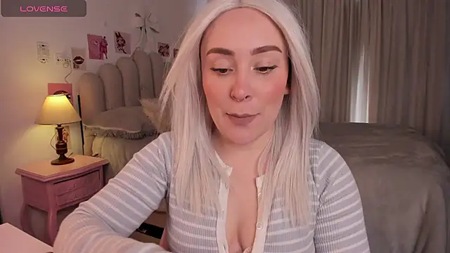 Snapshot of sofi_graay chatting on February 28, 9:27 pm sofi graay online show from February 28, 9:27 pm