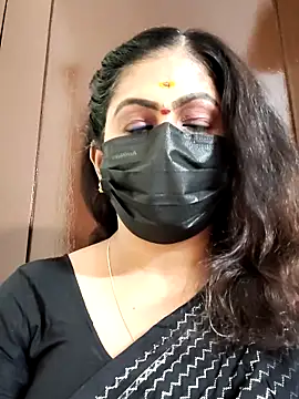 Snapshot of Sweetie_swetha37 chatting on September 15, 8:03 am Sweetie swetha37 online show from September 15, 8:03 am