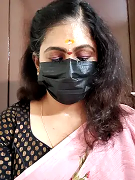 Snapshot of Sweetie_swetha37 chatting on September 19, 7:21 am Sweetie swetha37 online show from September 19, 7:21 am