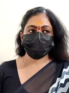 Snapshot of Sweetie_swetha37 chatting on November 2, 8:28 am Sweetie swetha37 online show from November 2, 8:28 am