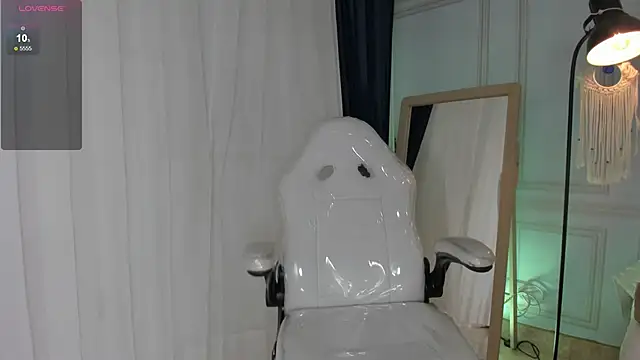 Doll Isa  online show from December 4, 6:38 pm