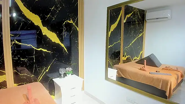 AdrianaVegga online show from March 4, 3:23 am