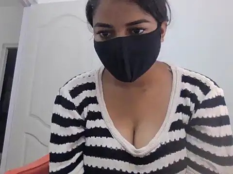 Snapshot of Little_toy_girl chatting on November 7, 4:56 am Little toy girl online show from November 7, 4:56 am