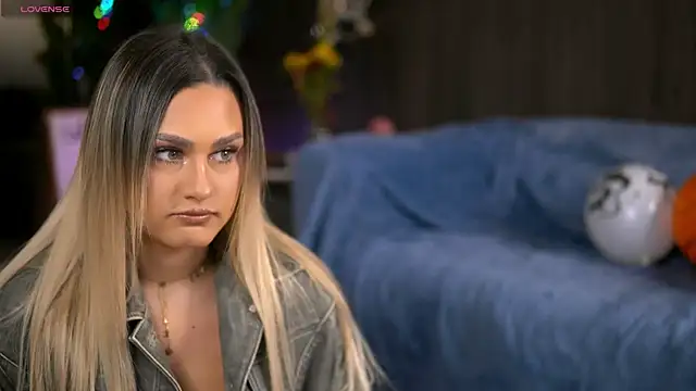 Snapshot of KayaAzur chatting on October 31, 5:41 am KayaAzur online show from October 31, 5:41 am