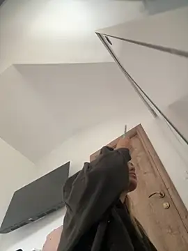 Snapshot of KayaAzur chatting on November 8, 8:25 am KayaAzur online show from November 8, 8:25 am