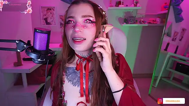 dreamleah  online show from June 21, 9:39 pm