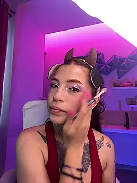 dreamleah  online show from July 7, 9:30 pm