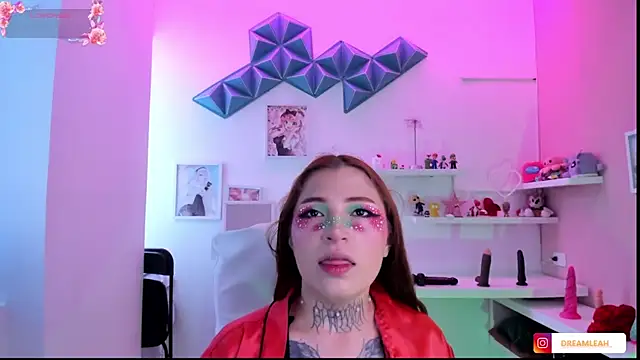 dreamleah  online show from July 24, 9:35 pm