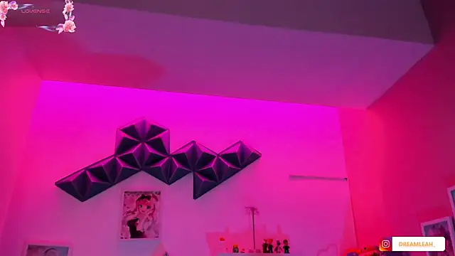 dreamleah  online show from July 25, 9:34 pm