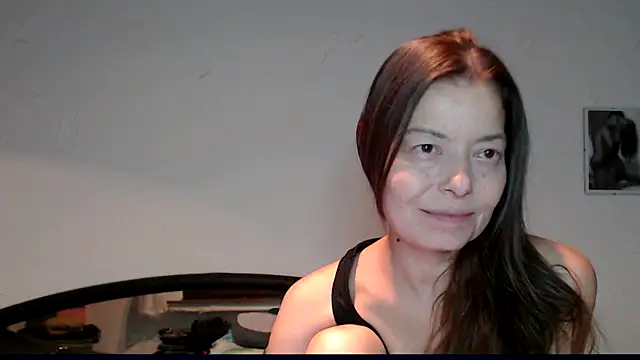 Snapshot of SexySarah177 chatting on December 5, 1:25 am SexySarah177 online show from December 5, 1:25 am