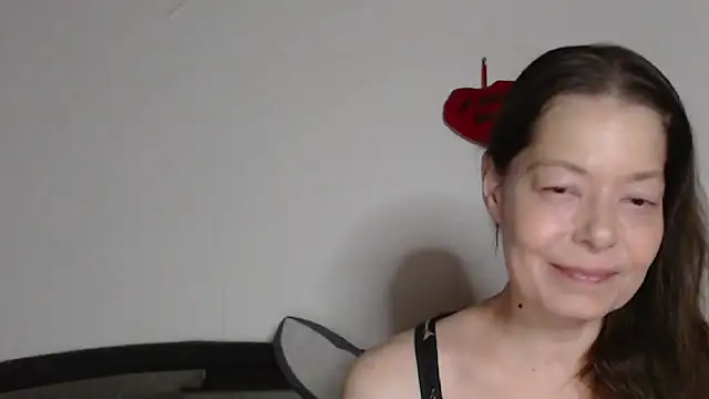 Snapshot of SexySarah177 chatting on March 24, 9:20 pm SexySarah177 online show from March 24, 9:20 pm