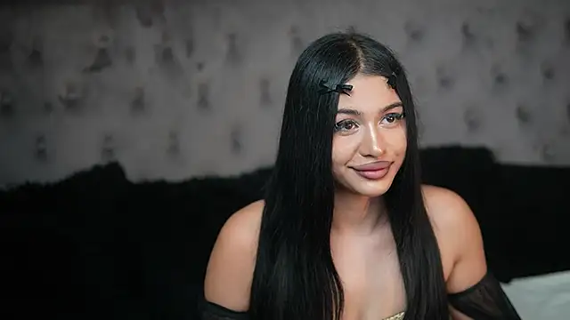 Snapshot of GiuliaSya chatting on October 14, 8:31 pm GiuliaSya online show from October 14, 8:31 pm
