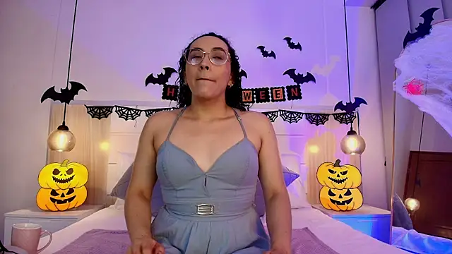 Snapshot of alehia_cute chatting on October 26, 9:21 pm alehia cute online show from October 26, 9:21 pm