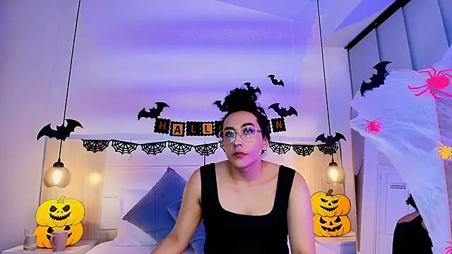 Snapshot of alehia_cute chatting on November 1, 10:12 pm alehia cute online show from November 1, 10:12 pm