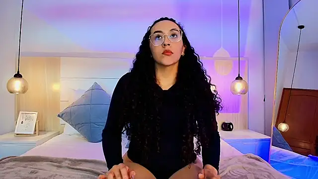 Snapshot of alehia_cute chatting on November 30, 6:12 pm alehia cute online show from November 30, 6:12 pm