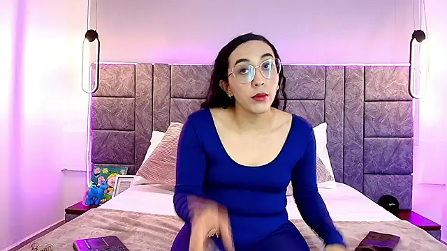 Snapshot of alehia_cute chatting on December 14, 1:38 pm alehia cute online show from December 14, 1:38 pm