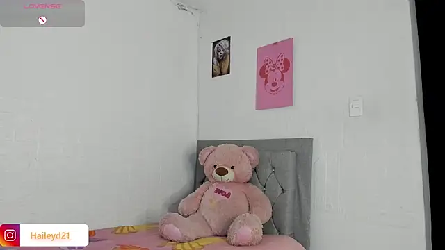 HaileyDuke online show from August 5, 1:19 am