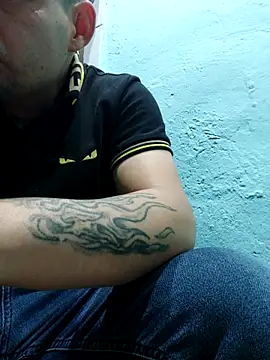 Snapshot of fboycdjuaez chatting on March 7, 12:29 am fboycdjuaez online show from March 7, 12:29 am