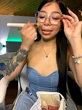 Snapshot of Maddy_Piink chatting on November 28, 9:06 pm Maddy Piink online show from November 28, 9:06 pm