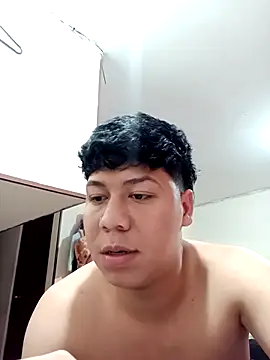 Snapshot of Milky_lea chatting on November 28, 5:32 am Milky lea online show from November 28, 5:32 am