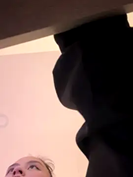 Snapshot of madissooon__ chatting on November 20, 4:12 am madissooon online show from November 20, 4:12 am