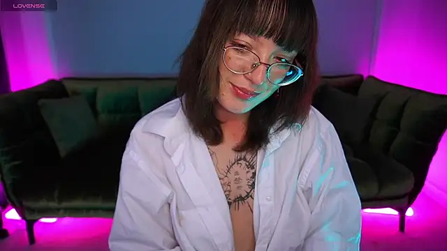 Snapshot of Pixie_Peachh chatting on October 28, 9:06 pm Pixie Peachh online show from October 28, 9:06 pm