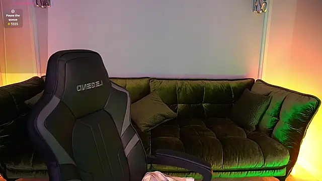 Snapshot of Pixie_Peachh chatting on November 15, 7:49 am Pixie Peachh online show from November 15, 7:49 am