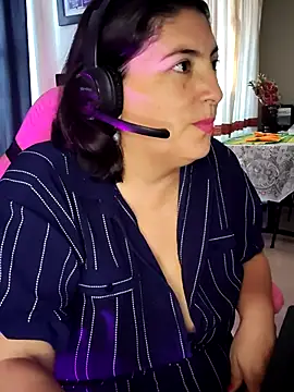 Snapshot of lina_maria99 chatting on September 30, 10:04 pm lina maria99 online show from September 30, 10:04 pm