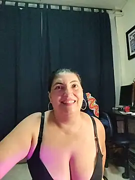 Snapshot of lina_maria99 chatting on November 18, 1:00 am lina maria99 online show from November 18, 1:00 am