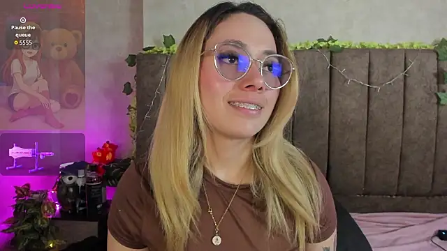 LanaMills  online show from March 2, 7:15 am