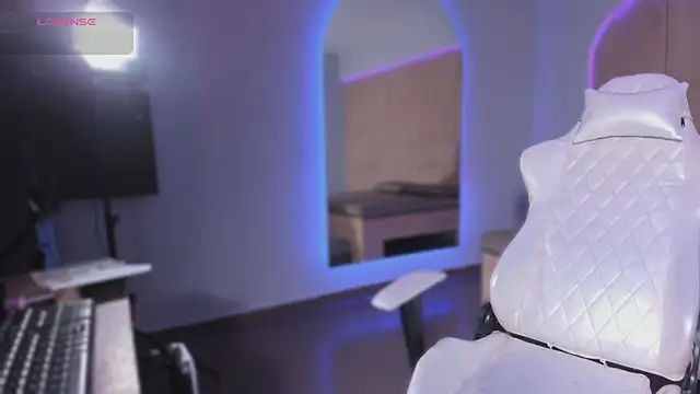 HannahMontgomery online show from November 19, 3:56 pm