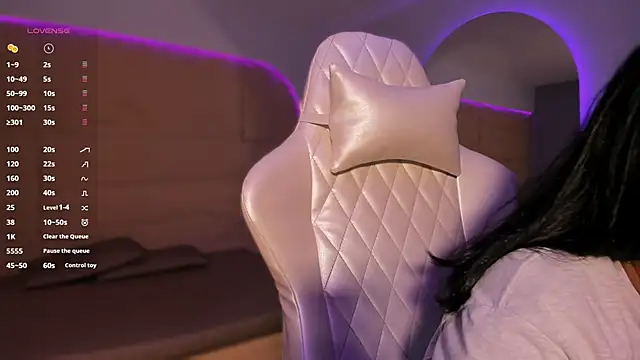 HannahMontgomery online show from January 9, 4:32 pm