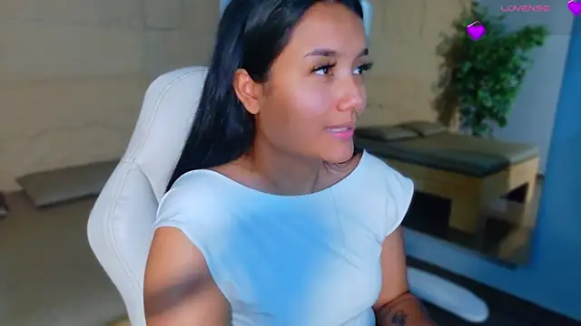 HannahMontgomery online show from August 1, 4:17 pm