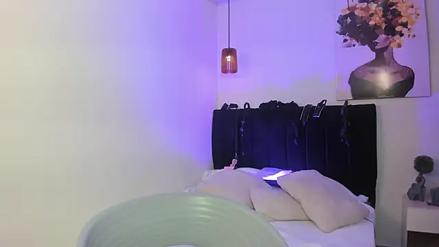 Snapshot of elisabethflores chatting on October 30, 1:56 pm elisabethflores online show from October 30, 1:56 pm