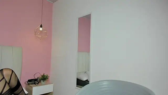 Snapshot of elisabethflores chatting on November 10, 9:03 pm elisabethflores online show from November 10, 9:03 pm