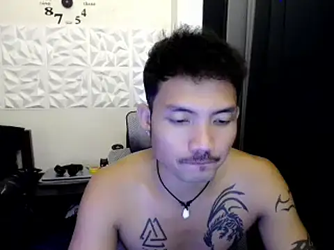 Snapshot of Thefriskyasian chatting on October 28, 5:33 am Thefriskyasian online show from October 28, 5:33 am