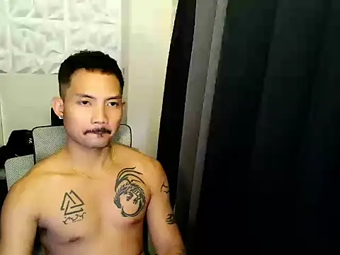 Snapshot of Thefriskyasian chatting on November 18, 5:01 am Thefriskyasian online show from November 18, 5:01 am