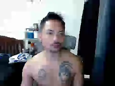 Snapshot of Thefriskyasian chatting on November 28, 4:15 am Thefriskyasian online show from November 28, 4:15 am