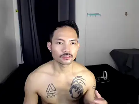 Snapshot of Thefriskyasian chatting on February 3, 6:11 am Thefriskyasian online show from February 3, 6:11 am
