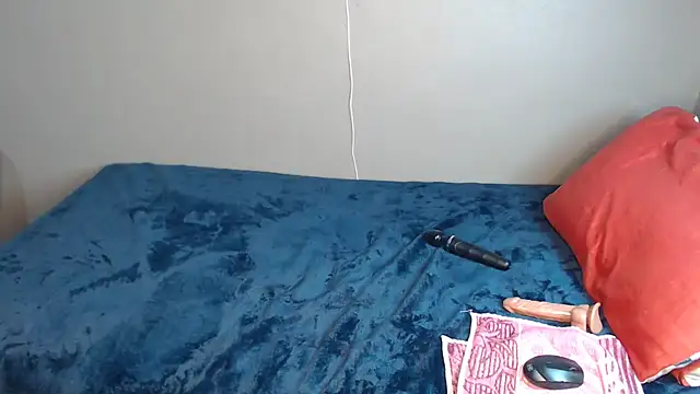 Lunalee online show from November 1, 9:50 pm